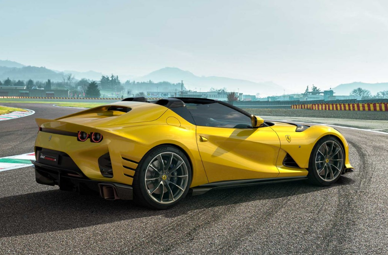 Представлен новый Ferrari 812 Competizione. В V12 еще есть жизнь