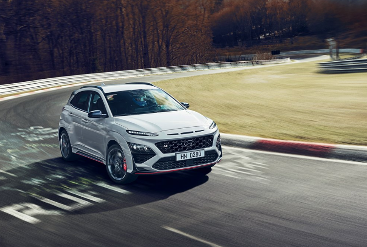 Кона Н. варвар. Горячий внедорожник Hyundai имеет 276 лошадиных сил