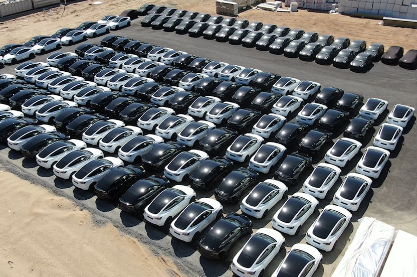 Гигафабрика Tesla в Берлине производит безумное количество новых автомобилей Tesla в Берлине