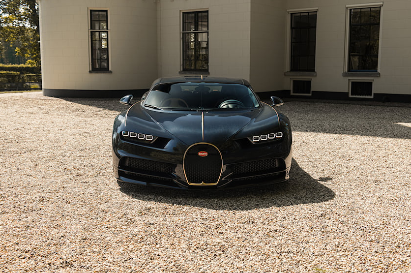 Bugatti прощается с Chiron невероятной доставкой Bugatti