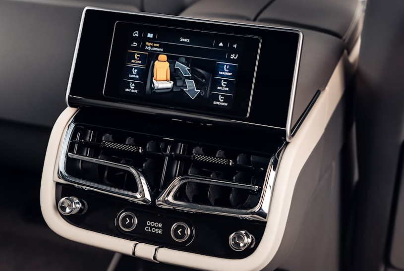 Bentley Bentayga: роскошь на колёсах, теперь с креслом первого класса! 45фы4654ыф5а64аыф546